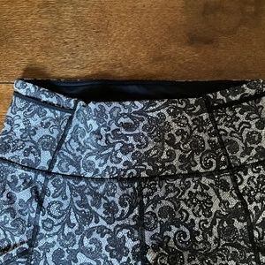 LULULEMON Lacy Crop Leggings Size 6